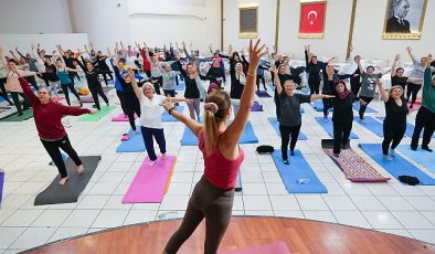 Buca’da pilates, zumba, yoga derslerine kadınlardan büyük ilgi